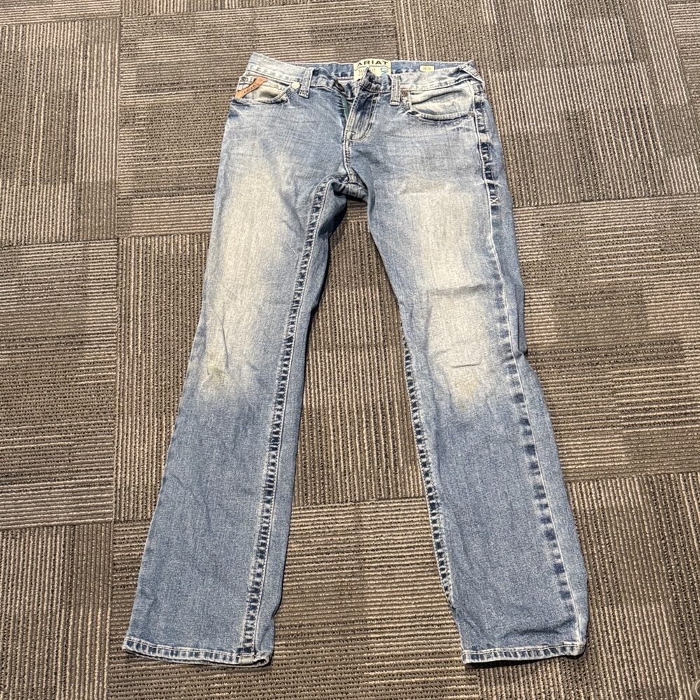 Ariat Light Blue Straight Men's Jeans
Slim fit straight leg 30x34
M7